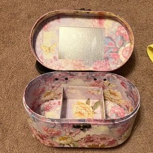 Jewelry box